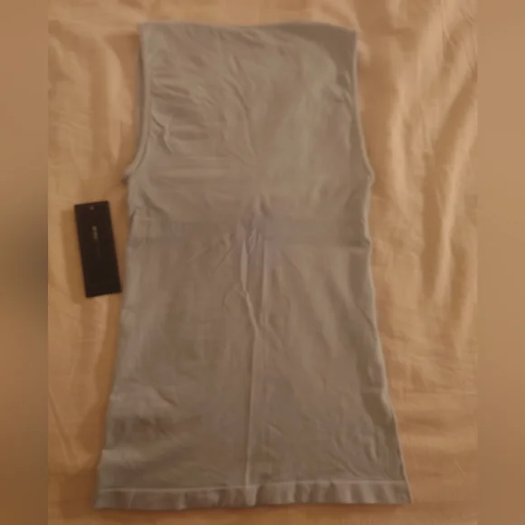 NWT Aqua BCBG MaxAzria "Mistie" essential Seamless Tank Top Built In Bra XS / S - Picture 9 of 10